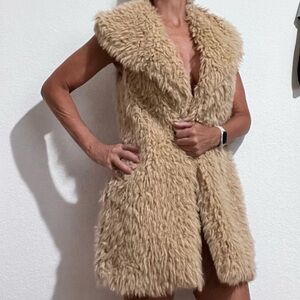 Me Jane Tan  Faux Fur Long Vest Pockets Furry Fuzzy Warm Festival Rave Unisex M